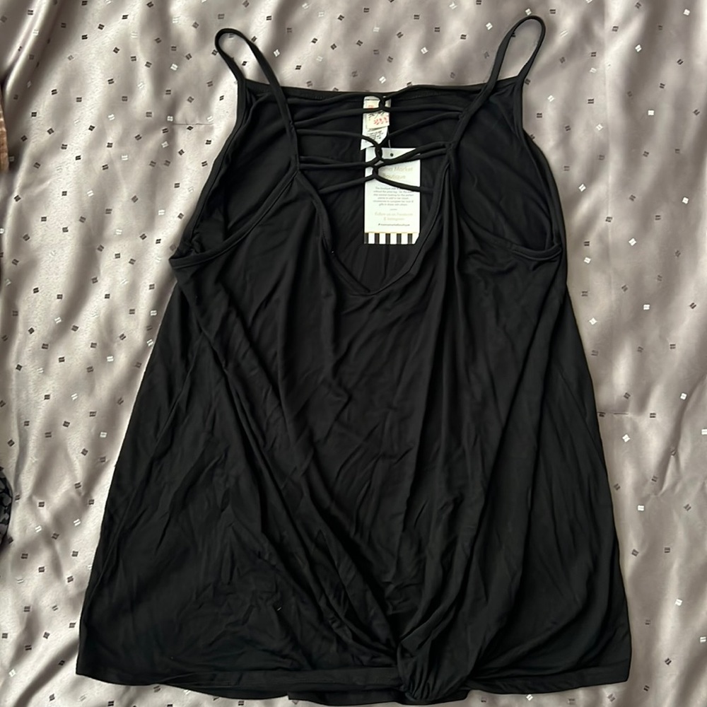 7th Ray black tank top. Large NWT